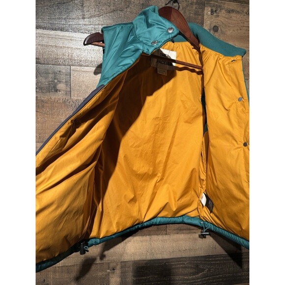 🔥NEW North Face Women's Sylvester Vest Size XS Snap Retro Style Stay Warm - Picture 8 of 9